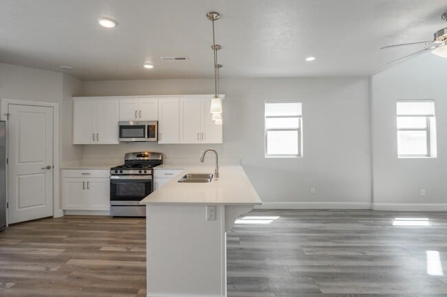 Building Photo - 548 N 550 W