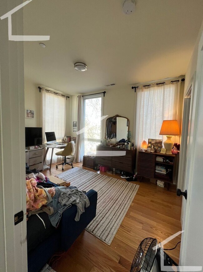 Building Photo - HOT BROOKLINE LISTING!!!!!