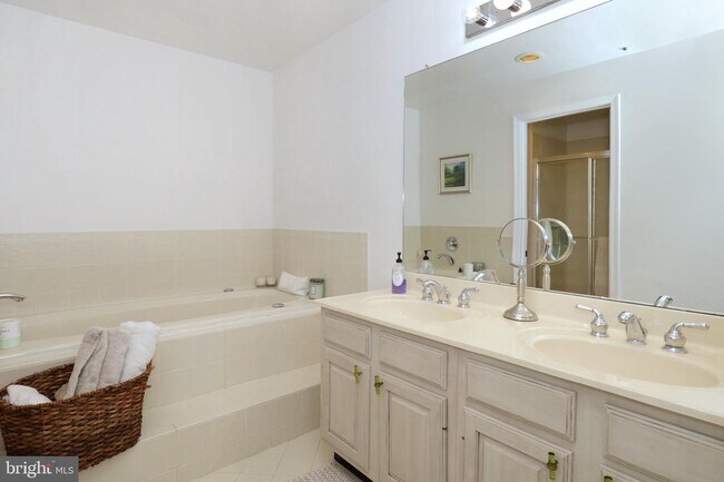 Building Photo - 455 Fortress Way