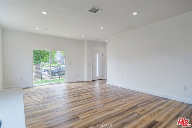 Building Photo - 710 S Alma St
