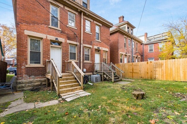 Building Photo - 884 Dennison Ave