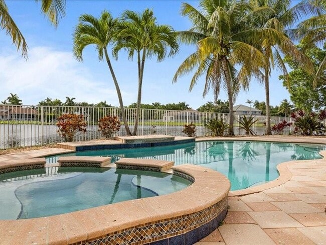 Building Photo - 926 Marina Dr