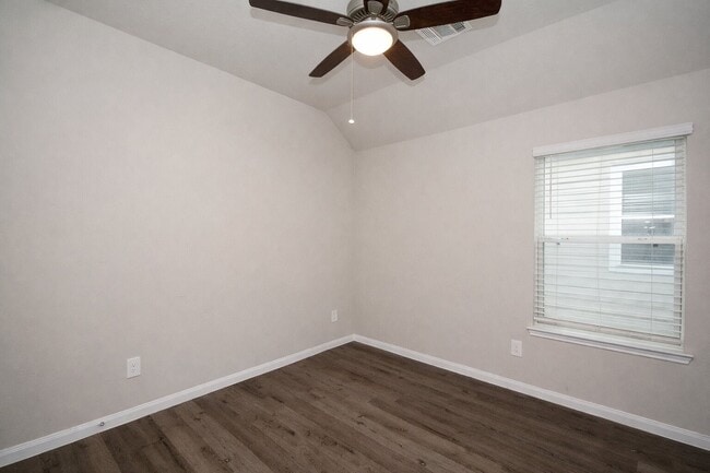 Building Photo - 5614 Brooklyn Rose Dr