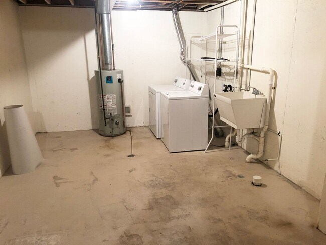Building Photo - 4-Plex Located