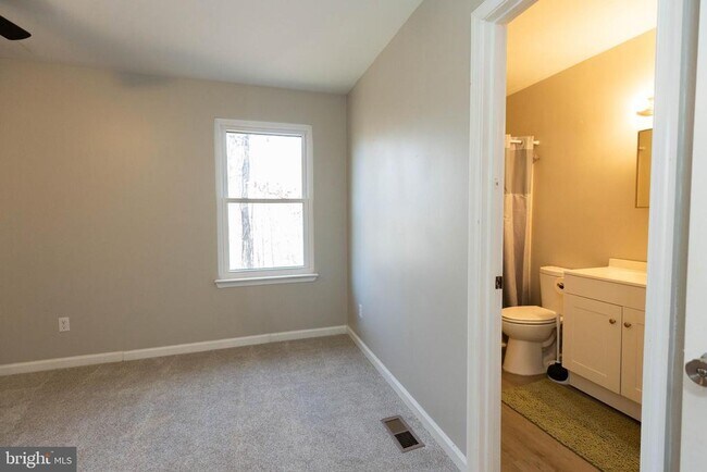 Building Photo - 462 Wild Rose Ln