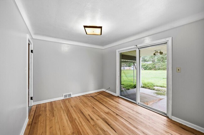 Building Photo - 2017 Natona Rd