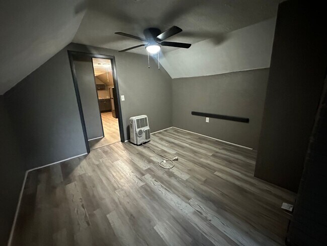 Building Photo - 1311 E 187th St