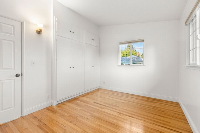 Building Photo - 2637 NE 138th Pl