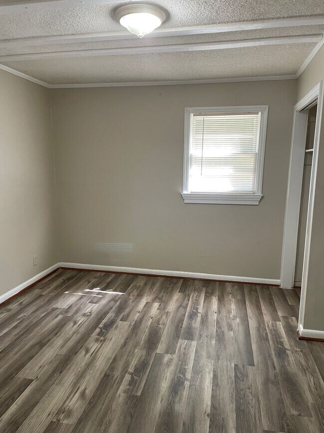 Building Photo - 1392