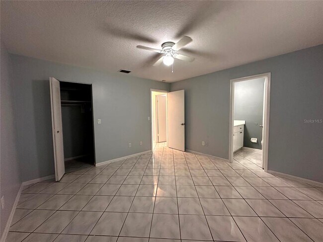 Building Photo - 22 W Country Cove Way