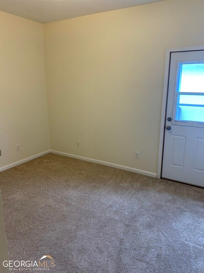 Building Photo - 211 Royal Palms Ave