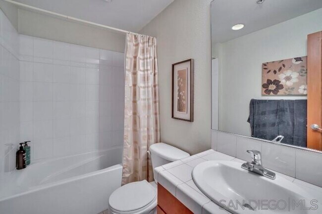 Building Photo - 1240 India St