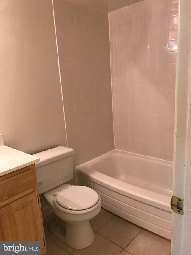 Building Photo - 7821 Enola St