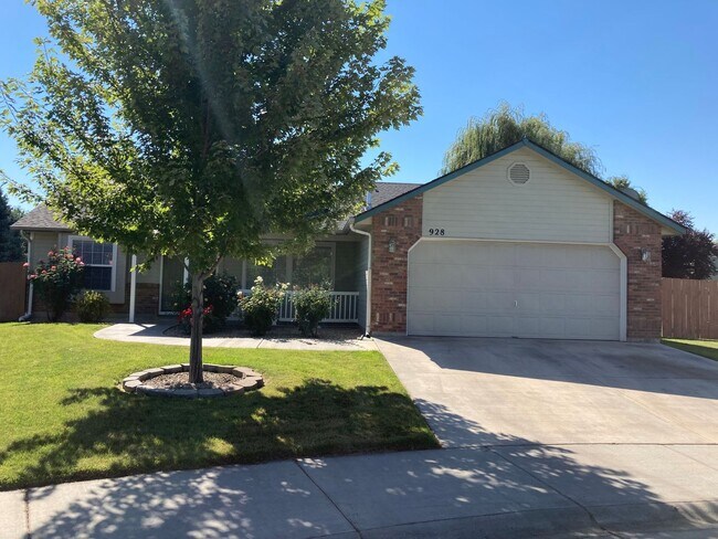 Building Photo - 928 N Middlemist Pl - Awesome Backyard, Go...