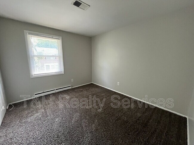 Building Photo - 724 Southfield Ct