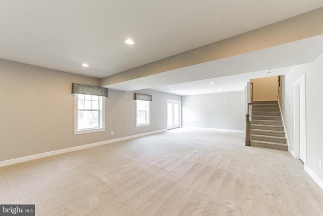 Building Photo - 627 Stonecliffe Rd