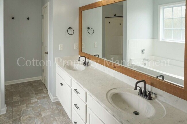 Building Photo - 9343 Cassadine Ct