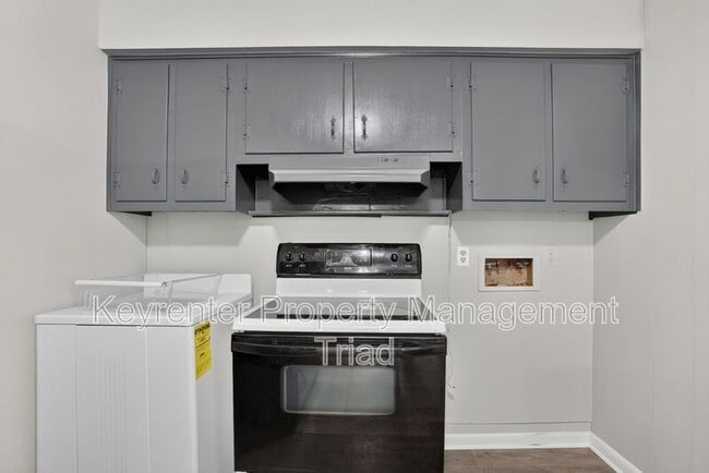 Building Photo - 300 Martingale Dr
