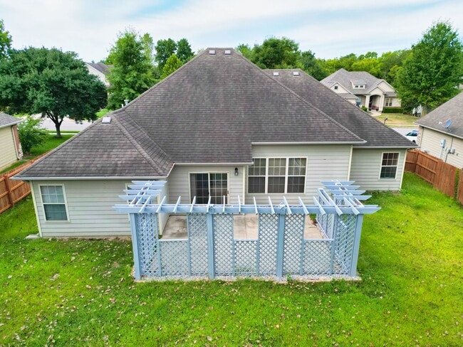 Building Photo - Marvelous 3 Bedroom House In Mill Creek Manor!
