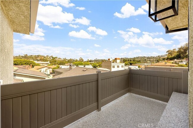 Building Photo - 4038 Somers Ave