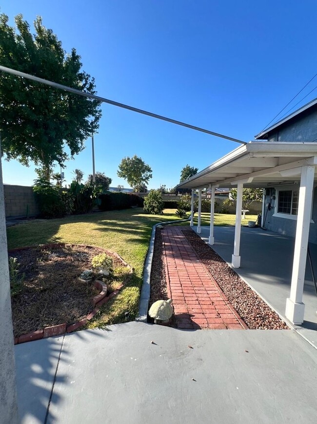 Building Photo - Spacious 2-Story House in Whittier