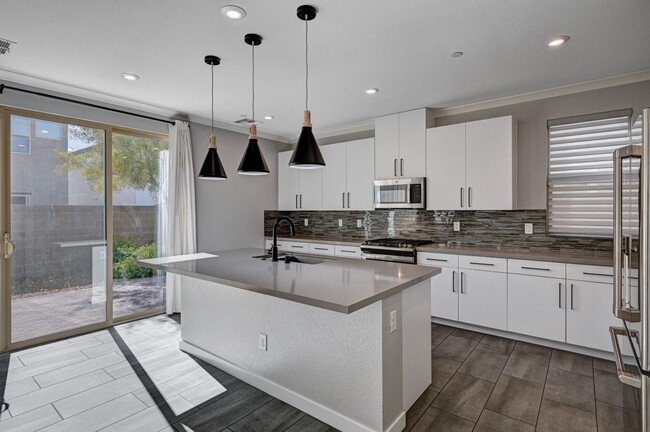 Building Photo - STUNNING 2 Story, 3 Bedroom Home in INSPIR...