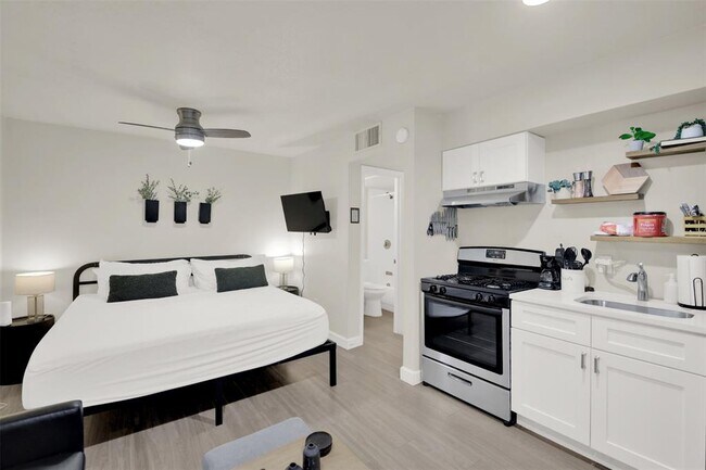 Building Photo - 4501 Speedway