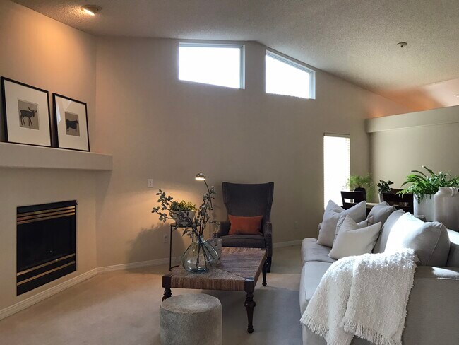Building Photo - 738 Tyrolean Ct