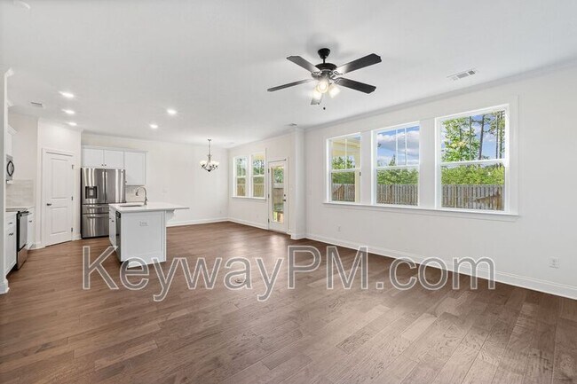 Building Photo - 738 Woodvine Dr