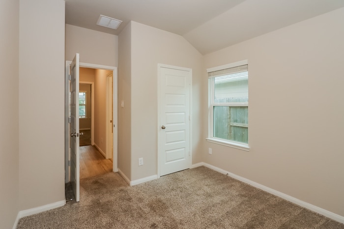 Building Photo - 1022 Modesto Dr