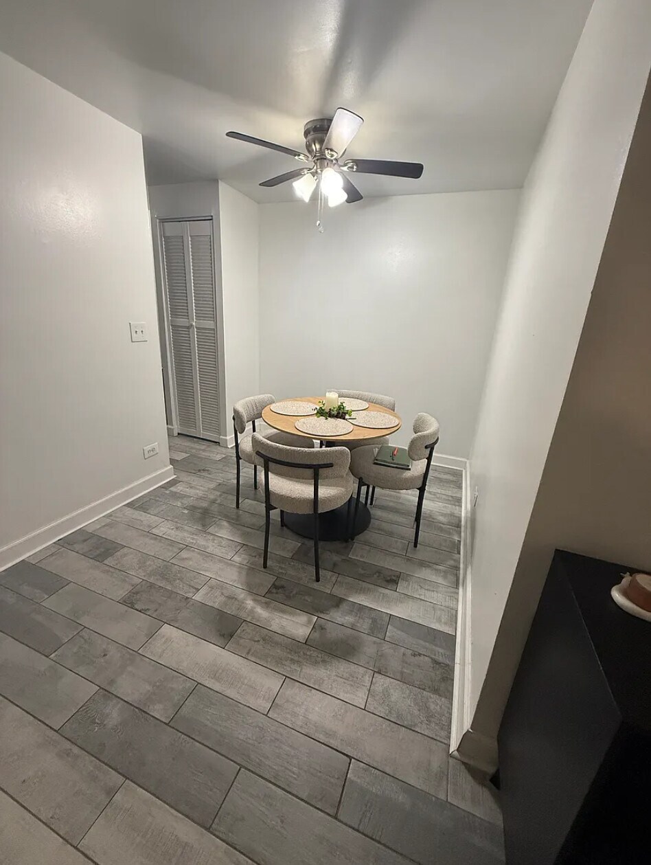 Building Photo - 3815 N Pine Grove Ave