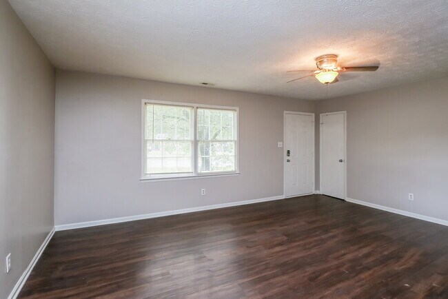 Building Photo - 925 Virginia Ct SE