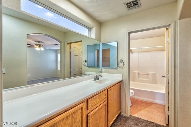 Building Photo - 3945 Bayamon St