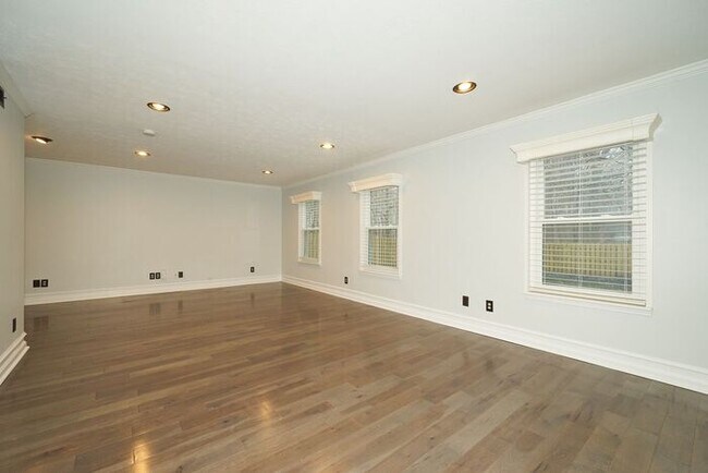 Building Photo - 4 BR with Great Floorplan in Carmel Schools!