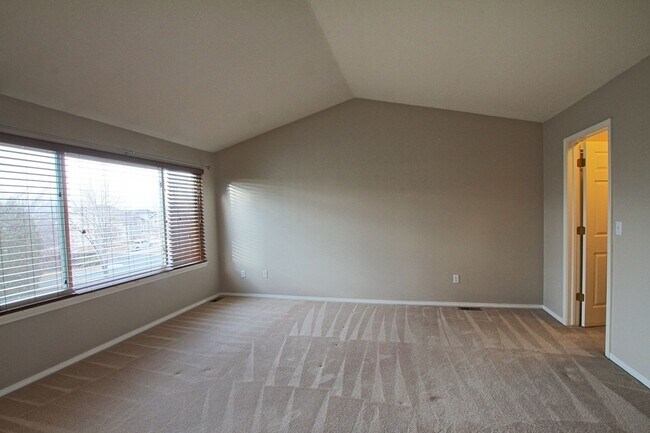 Building Photo - 1319 Iris Cir