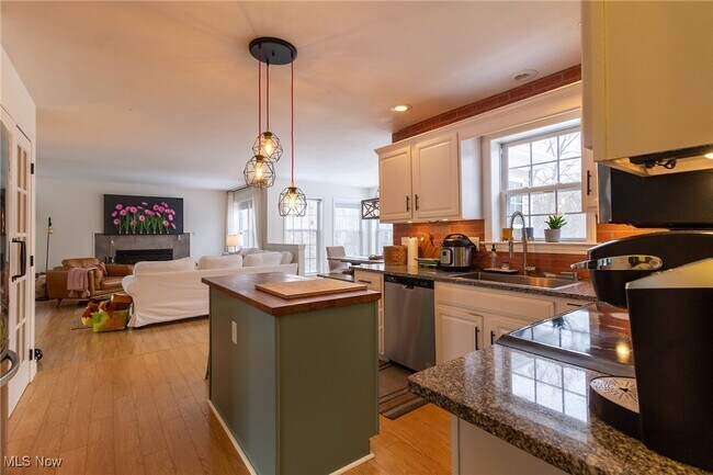 Building Photo - 889 Holborn Rd