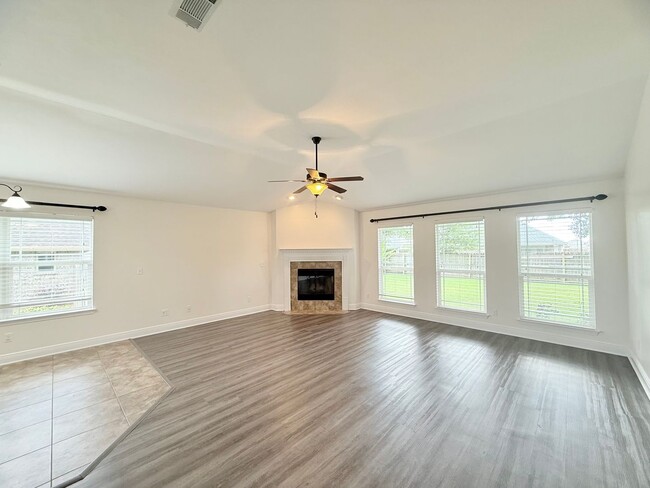 Building Photo - Stunning Craftsman Home - Stonechase