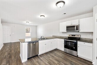 Building Photo - Charming 4 Bedroom- 3 Bath home located in...