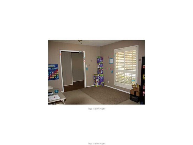 Building Photo - 2402 Quail Hollow Dr