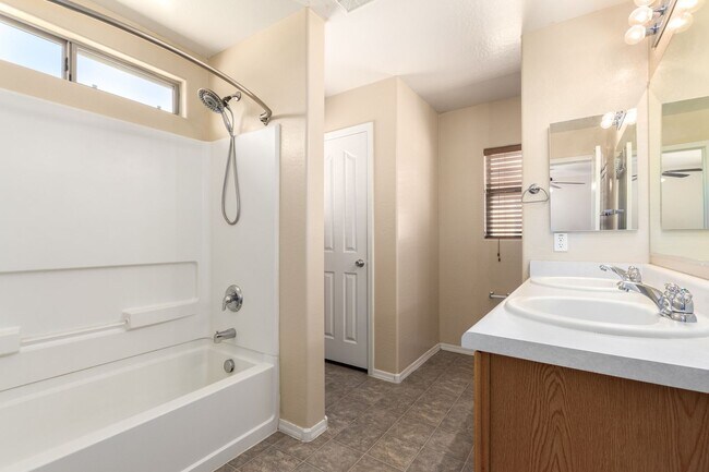 Building Photo - 3-Bedroom Home in The Villages at Queen Cr...