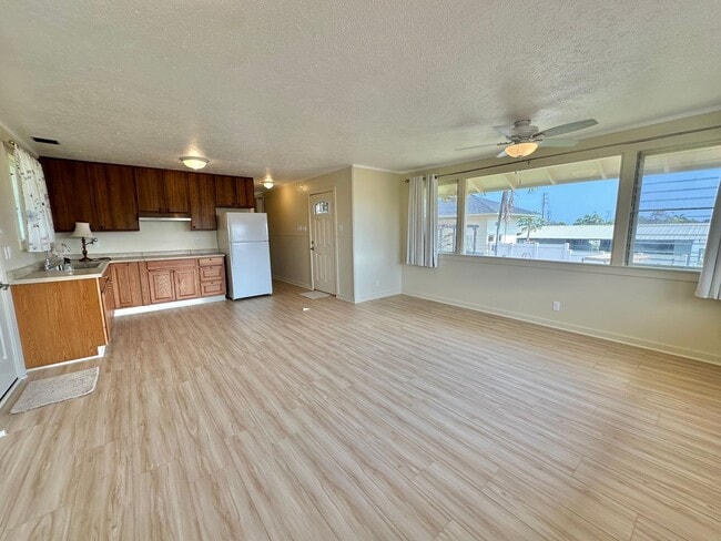 Building Photo - Newly Renovated 700 Sq. Ft. Attached Studio for Rent – Wailuku