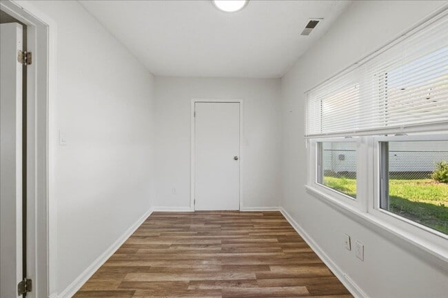 Building Photo - 3027 Alice Ave