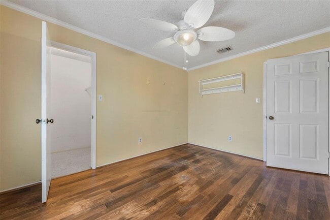 Building Photo - 14947 Heritage Wood Dr
