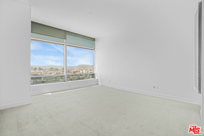 Building Photo - 900 W Olympic Blvd