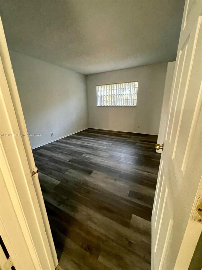 Building Photo - 4750 NW 9th Dr