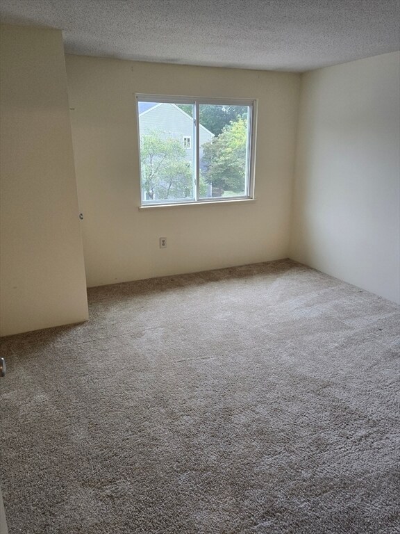 Building Photo - 9 Silver Hill Ln