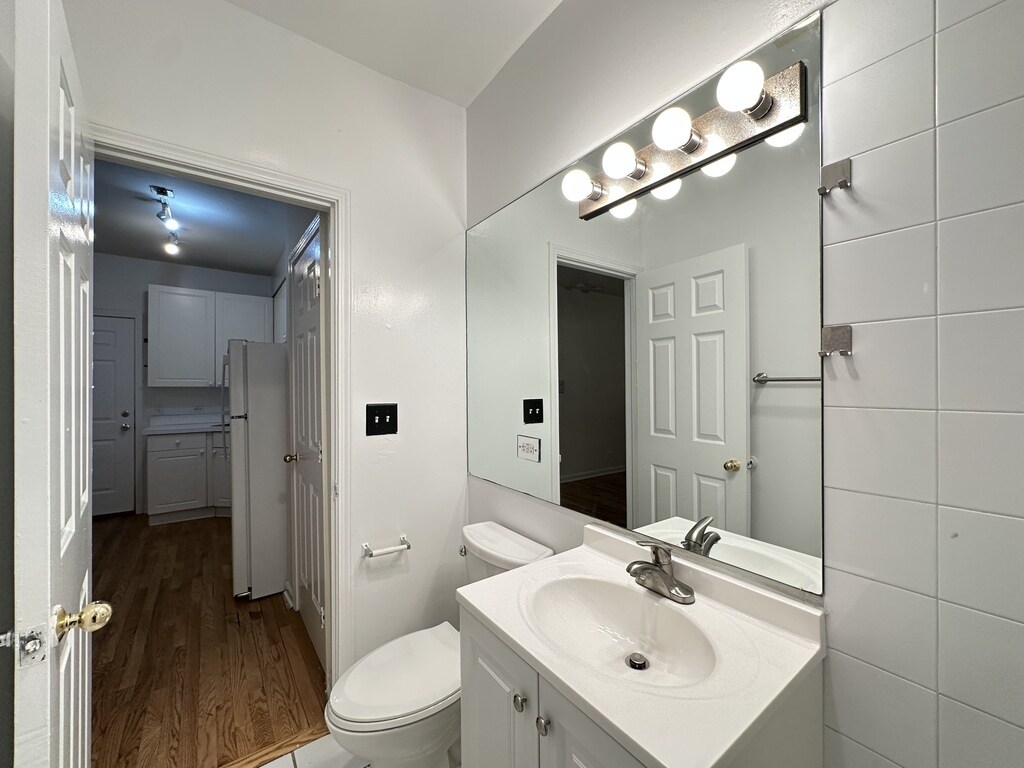 Building Photo - 931 W Dakin St