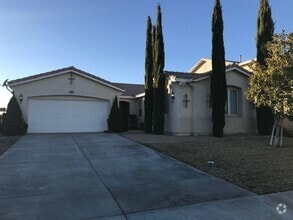 Building Photo - 3 BEDROOM VICTORVILLE HOME IN SPRING VALLE...
