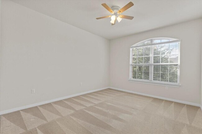 Building Photo - 10112 Lavon Bend