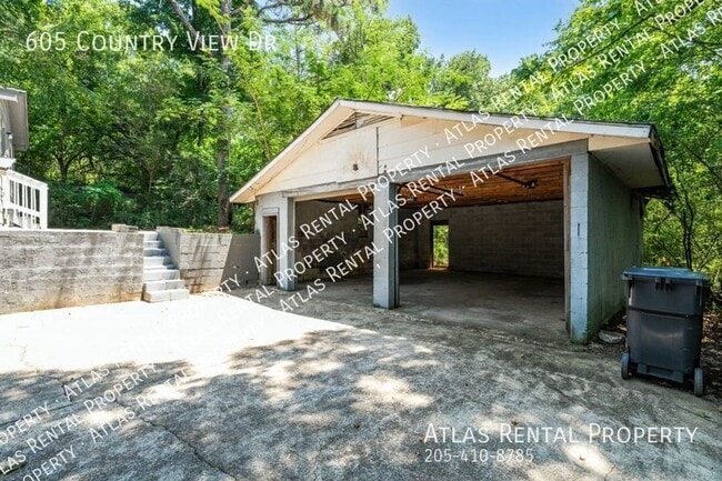 Building Photo - 605 Country View Dr NE